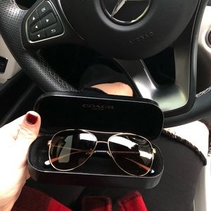 Coach aviator gold glasses like new!!!!
